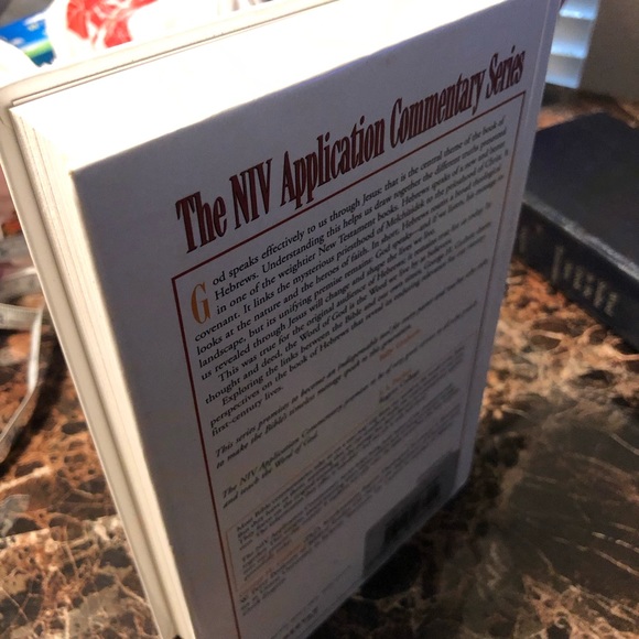 NIV Application Commentary: Hebrews [Hardcover] by Guthrie, George H. - Picture 5 of 13